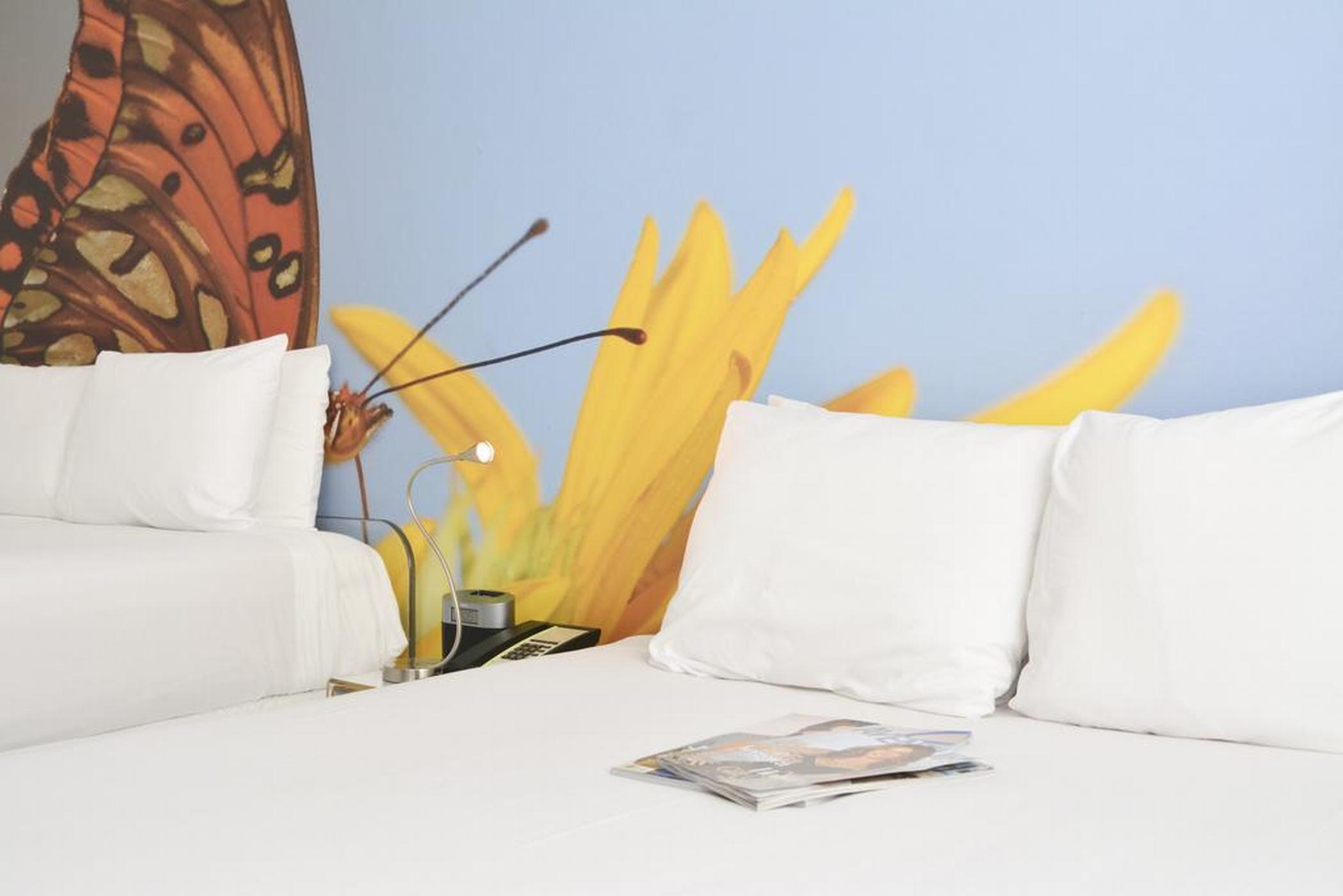 Penguin Hotel Miami Beach Exterior photo